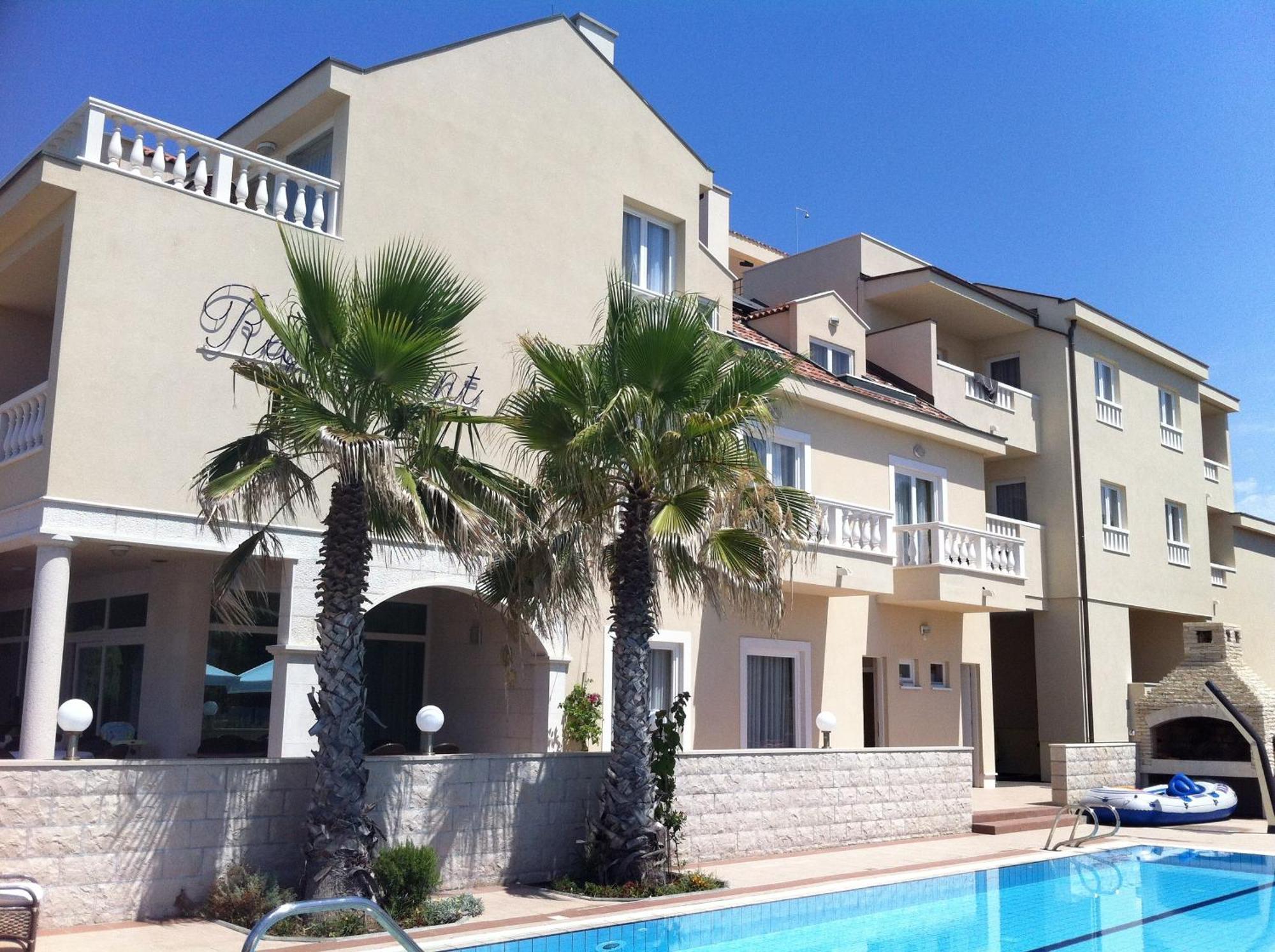Villa Kastel Повляна Екстериор снимка