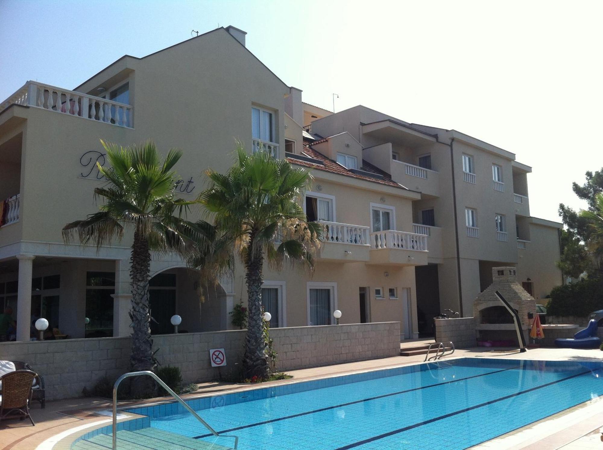 Villa Kastel Повляна Екстериор снимка