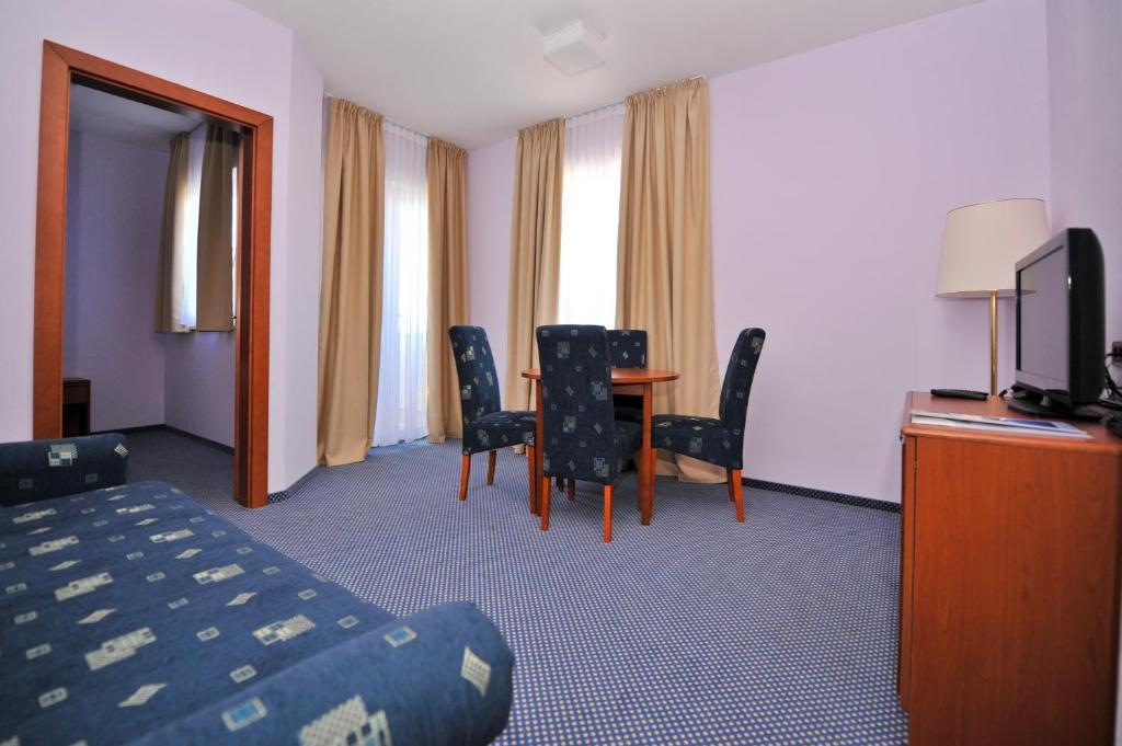 Villa Kastel Повляна Екстериор снимка